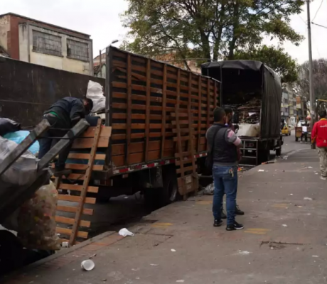 Hallan siete bodegas de reciclaje con permisos falsos para funcionar en Bogotá