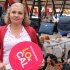 Foto de Microempresaria participando en feria de emprendedores