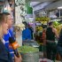 Foto Alcalde Local de los  Mártires en entrevista para medios
